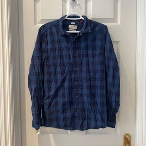 Men’s casual plaid button up shirt